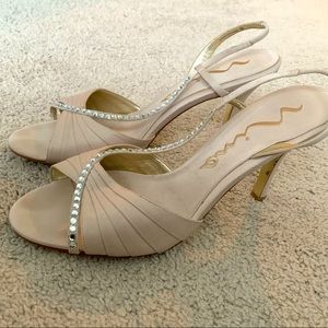 ♻️2/$8 ♻️Champagne Satin Heels DONATING SOON